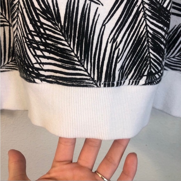 Forever 21 White Black Palm Tree Leaf Patterned Long Sleeve Sweater - Picture 4 of 7